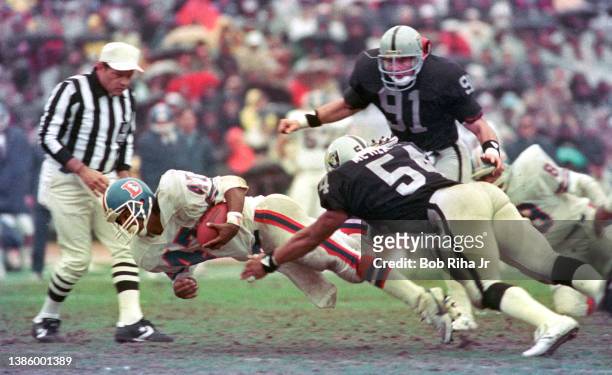 Broncos running back Gerald Willhite during game action of Los Angeles Raiders vs Denver Broncos, November 24, 1985 in Los Angeles, California.