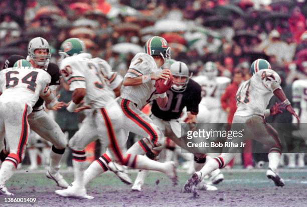 Broncos quarterback John Elway during game action of Los Angeles Raiders vs Denver Broncos, November 24, 1985 in Los Angeles, California.