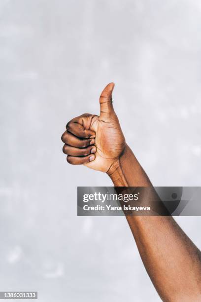 thumbs up - showing respect fotografías e imágenes de stock