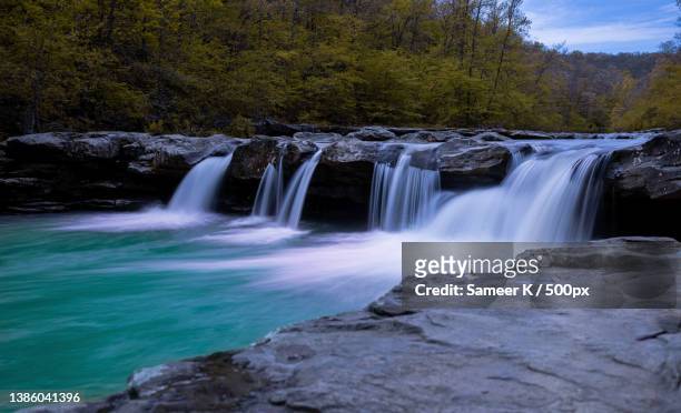 kings river,ozark,scenic view of waterfall in forest,missouri,united states,usa - missouri mittlerer westen stock-fotos und bilder