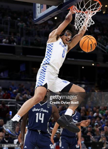 Jacob Toppin of the Kentucky Wildcats dunks the ball against the Saint Peter's Peacocks during the first half in the first round game of the 2022...