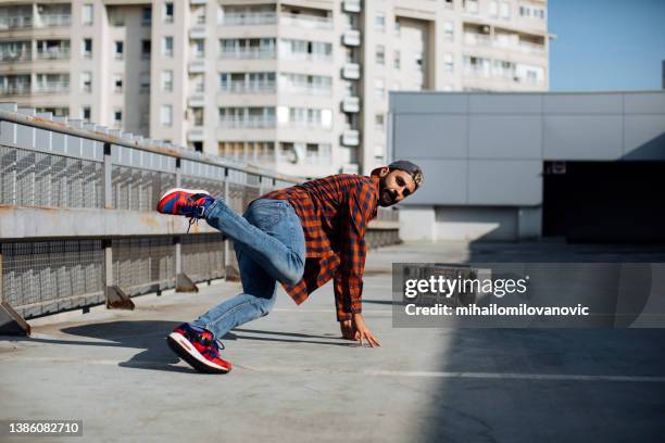 hip hop on roof - hip hopper stock pictures, royalty-free photos & images