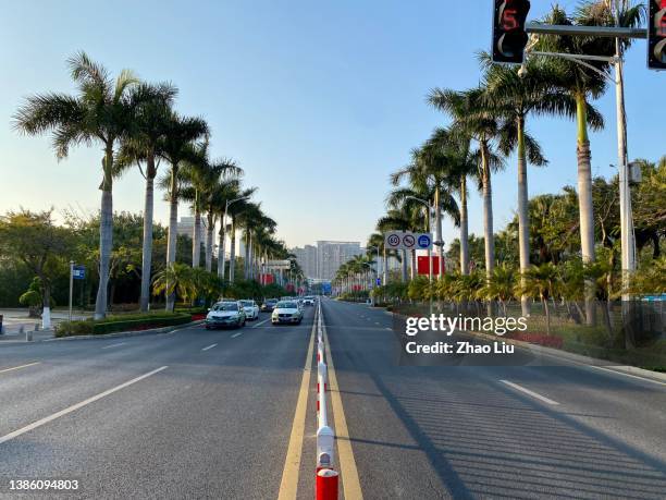 el paisaje de la ciudad costera de xiamen, china - xiamen fotografías e imágenes de stock