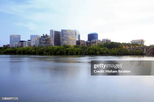 the skyline of rosslyn in arlington county, and the potomac river at sunset, virginia, usa - rosslyn stock-fotos und bilder