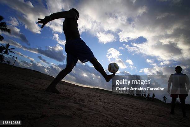 soccer players - barefeet soccer stock pictures, royalty-free photos & images