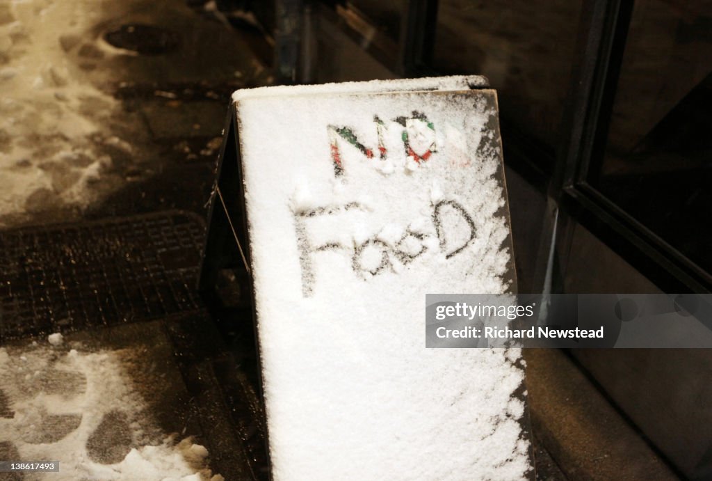 No food sign in snow