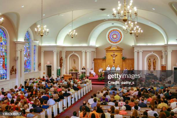 crowded church - catholicism bildbanksfoton och bilder