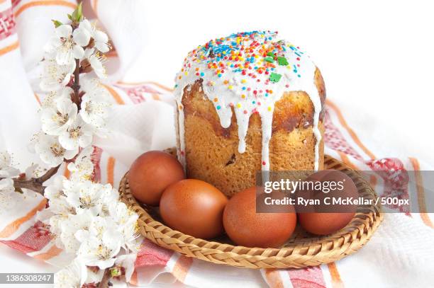 close-up of easter eggs with flowers and cake over white background,fawn creek township,kansas,united states,usa - easter cake bildbanksfoton och bilder