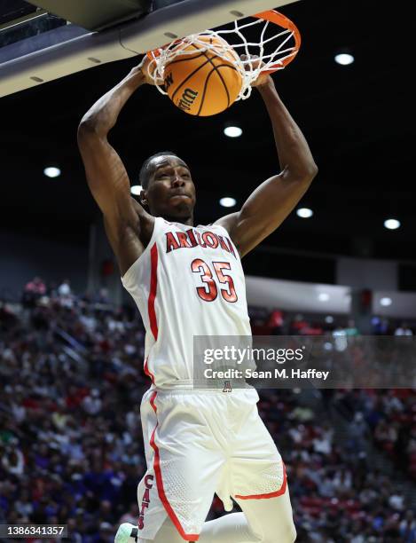 Christian Koloko of the Arizona Wildcats dunks against the Wright State Raiders during the second half in the first round game of the 2022 NCAA Men's...