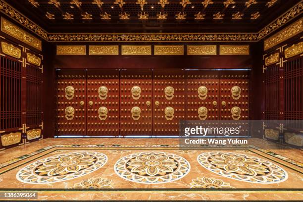 the interior of the tang dynasty imperial palace in luoyang, henan - palast innen stock-fotos und bilder