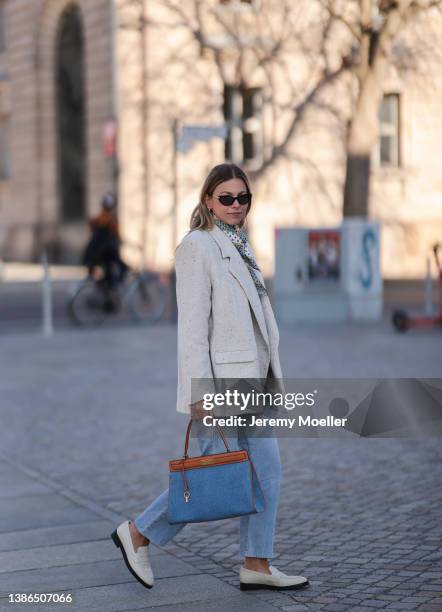 Aline Kaplan is seen wearing Anine Bing beige blazer, Tory Burch denim brown bag, Flattered beige mokassins, Filippa K white blouse, Mango scarf,...