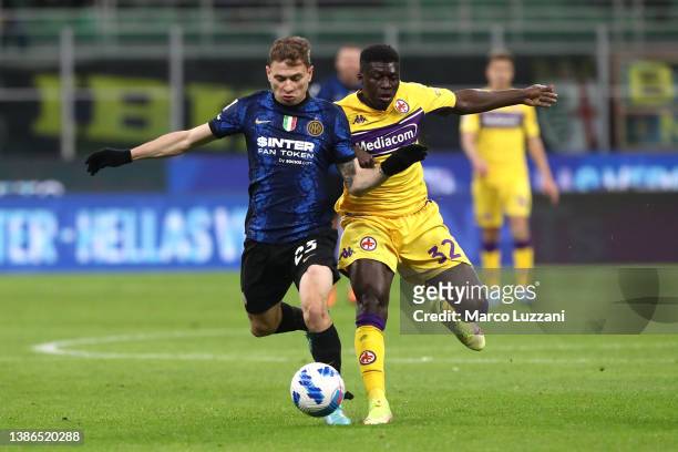 Nicolo Barella of FC Internazionale battles for possession with Alfred Duncan of Fiorentina during the Serie A match between FC Internazionale and...