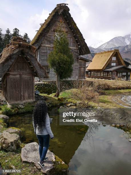 historic village of shirakawa-go in spring - toyama prefecture 個照片及圖片檔