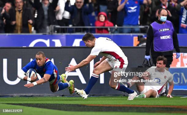 Gael Fickou of France beats Ben Youngs of England to score their side's first try during the Guinness Six Nations Rugby match between France and...