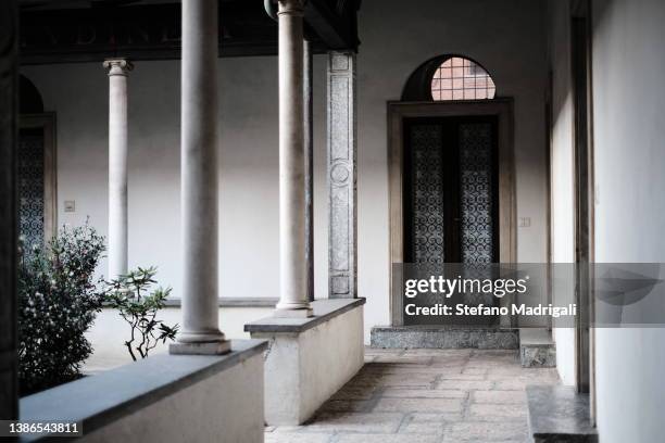 corridor and inner columns with closed door - convent stock-fotos und bilder