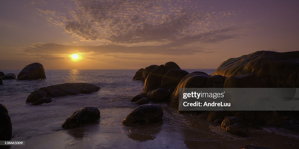 Ballagh Rocks Sunrise Sunrise Over Boulders On Beach High-Res Stock Photo - Getty Images