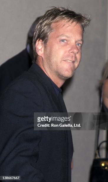 Kiefer Sutherland attends the world premiere of "Drowning Mona" on February 28, 2000 at Mann Bruin Theater in Westwood, California.