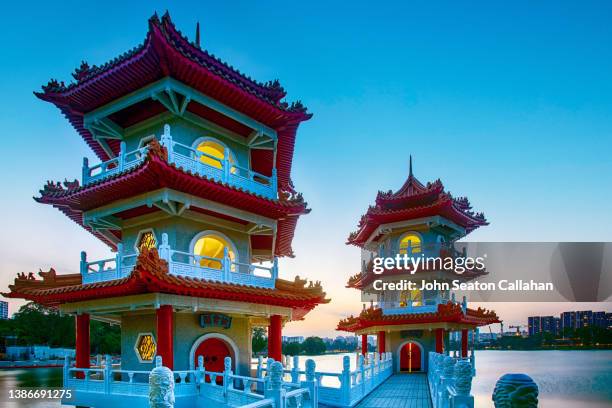 singapore, the twin pagodas at the chinese garden - oriental garden stock pictures, royalty-free photos & images