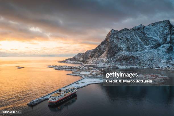 lofoten islands landscape in winter, arctic circle - traditionally norwegian stock-fotos und bilder