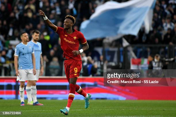 Tammy Abraham of AS Roma celebrates a opening goal with his team mates during the Serie A match between AS Roma and SS Lazio at Stadio Olimpico on...