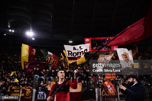 Gianluca Mancini of AS Roma waves the flag under the 'Curva Sud' after winning the match 3-0 at the end of the Serie A match between AS Roma and SS...