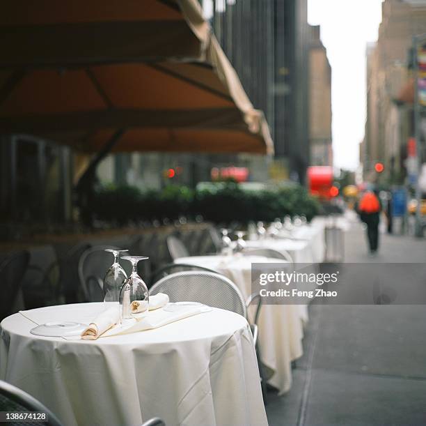 wine glasses on restaurant table - new york restaurant stock pictures, royalty-free photos & images