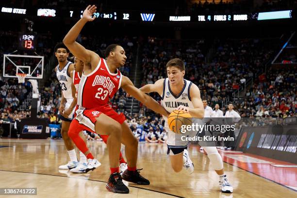 Collin Gillespie of the Villanova Wildcats dribbles the ball as Zed Key of the Ohio State Buckeyes defends in the first half of the game during the...