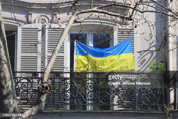 support for ukraine - ukraine war photos et images de collection