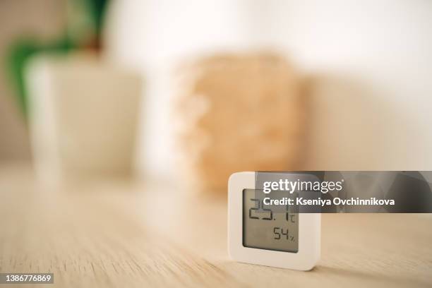 electronic humidity meter and temperature on white background - luchtvochtigheid stockfoto's en -beelden