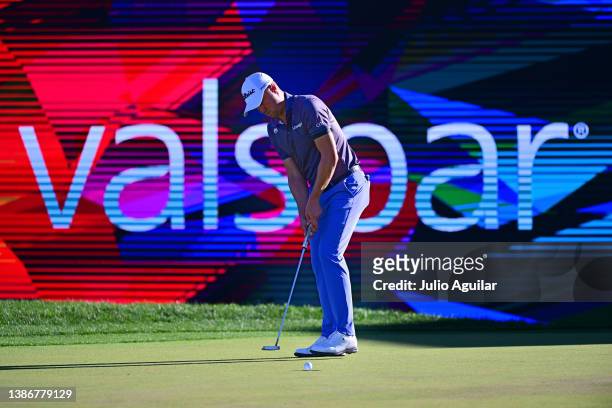 Justin Thomas of the United States putts on the 18th green during the final round of the Valspar Championship on the Copperhead Course at Innisbrook...