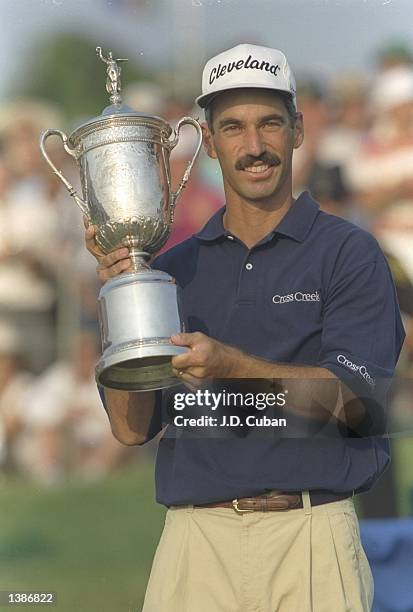 Corey Pavin shows the trophy to the crowd after winning the U.S. Open at Shinnecock Hills in Southampton, New York.