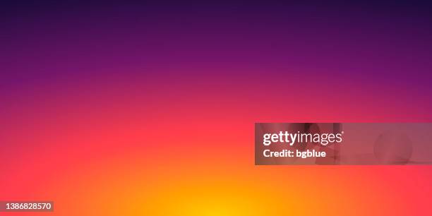abstrakter verschwommener hintergrund - defokussierter orange-gradient - sunset stock-grafiken, -clipart, -cartoons und -symbole