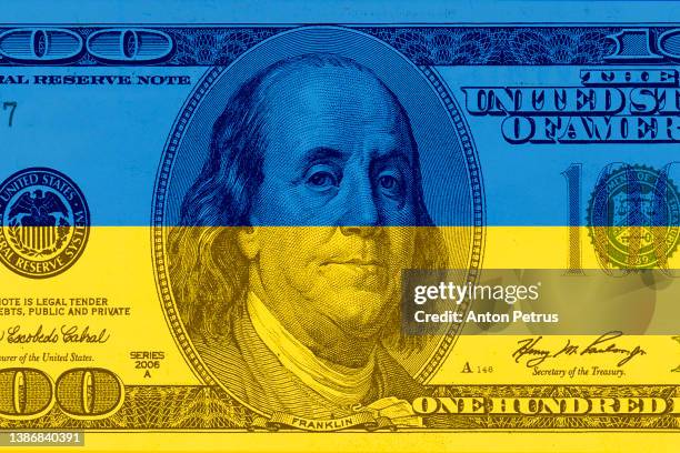 one hundred dollar bill on the background of the  ukrainian flag - 100 dollar bill wallpaper stock-fotos und bilder