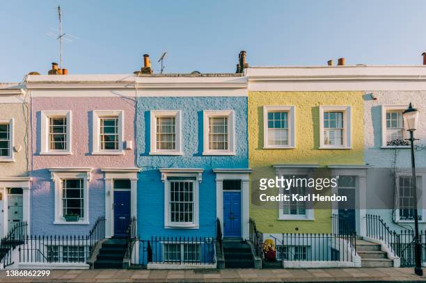 colourful london townhouses at sunset - london street stockfoto's en -beelden