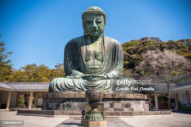 der great buddha-kamakura - großer buddha von kamakura stock-fotos und bilder
