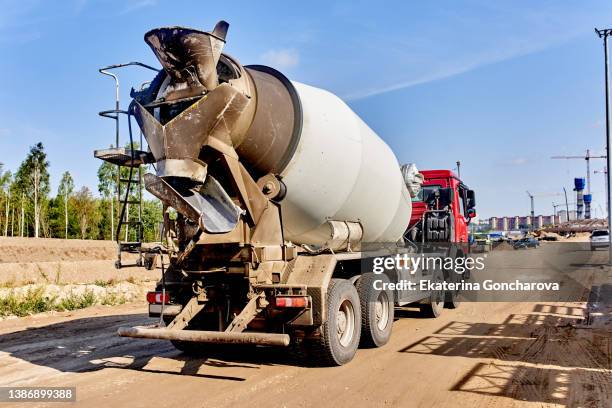the concrete mixer goes to the bridge. - mezclador-de-cemento fotografías e imágenes de stock