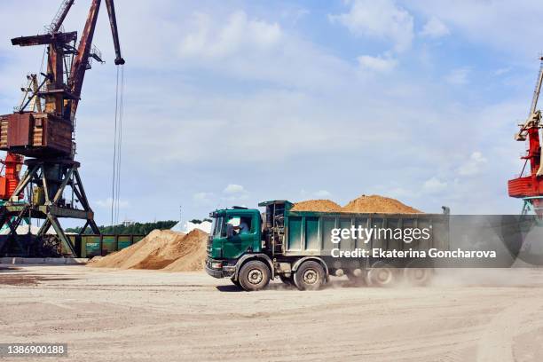 Sand Unloader 819 Unloading Sand Stock Photos, High-Res Pictures, and Images - Getty ...