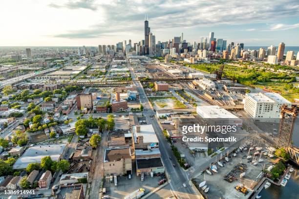aerial panorama view of chicago illinois city skyscraper - michigan avenue imagens e fotografias de stock