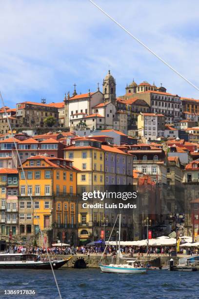 porto, portugal : colourful buildings on the douro riverbanks. - oporto stockfoto's en -beelden