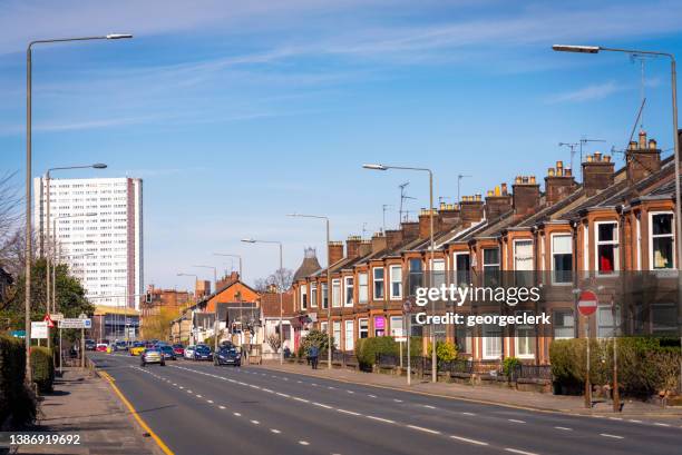 crow road dans l’ouest de glasgow - glasgow écosse photos et images de collection