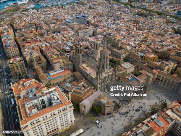 aerial view of cathedral of the holy cross and saint eulalia, barri gothic quarter in barcelona, catalonia, spain. - catalonia square stock-fotos und bilder