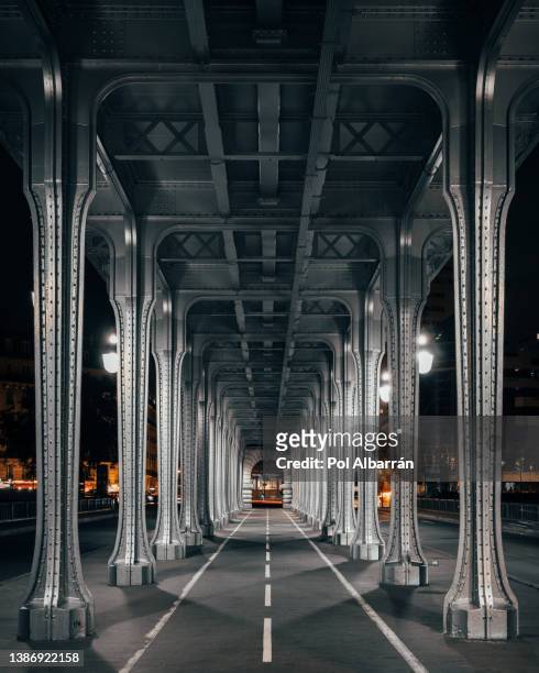 bir hakeim bridge, paris, france. - saint denis paris stock-fotos und bilder