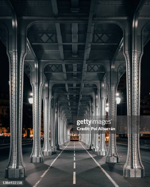 bir hakeim bridge, paris, france. - hotel des invalides stock pictures, royalty-free photos & images