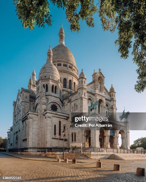 montmartre at sunrise - basilica sacre coeur. - saint denis paris stock pictures, royalty-free photos & images