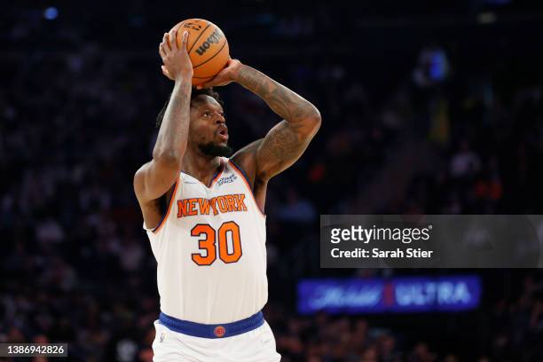 Julius Randle of the New York Knicks shoots the ball during the first half against the Utah Jazz at Madison Square Garden on March 20, 2022 in New...