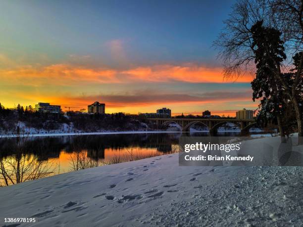 winter morning in saskatoon - saskatchewan river stock pictures, royalty-free photos & images