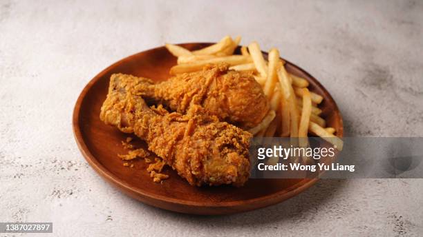 crispy fried chicken in grey background - fried chicken plate stock pictures, royalty-free photos & images