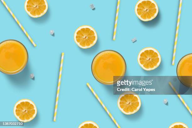 top view orange frame with slices orange fruits and juice. - orange juice stock pictures, royalty-free photos & images