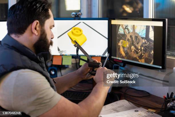 measuring with a digimatic caliper - industriële vormgever stockfoto's en -beelden