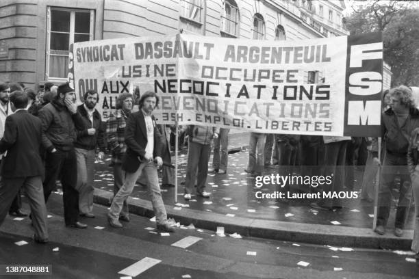 Manifestation des ouvriers de 'Dassault Aviation' devant le ministère du travail à Paris, le 14 novembre 1979.